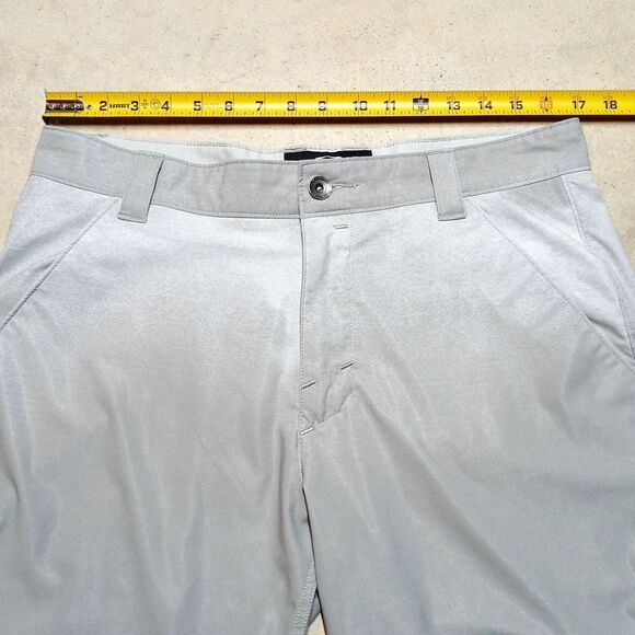 Oakley Performance Shorts Size 34 Golf Moisture Wicking Comfort Grey Ombre - Picture 5 of 7
